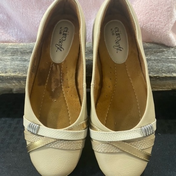 Tan Flats Size 6.5 - Picture 10 of 12